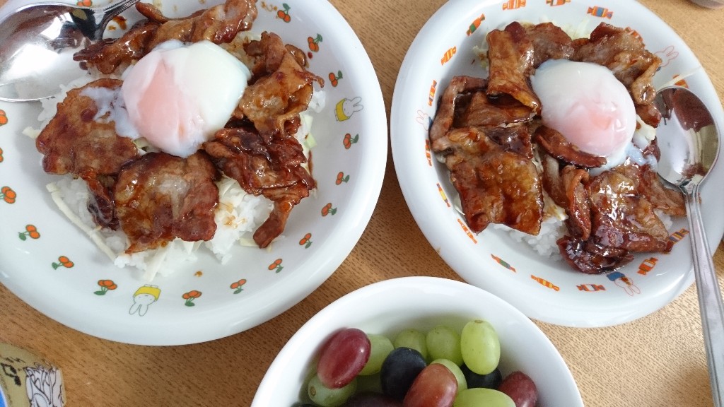 ランチは豚丼